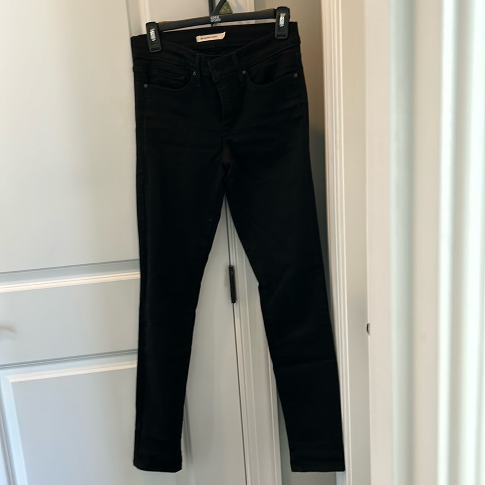Levi Strauss 311 shaping skinny jean. Sz 27